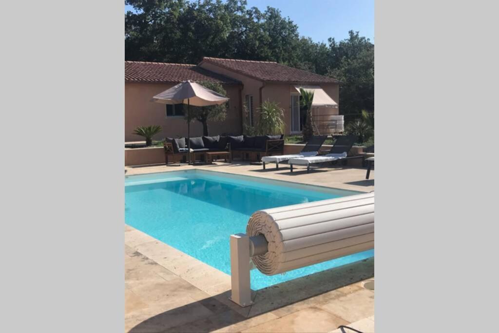 Logement attenant à une villa T2 avec terrasse . Besse-sur-Issole Esterno foto