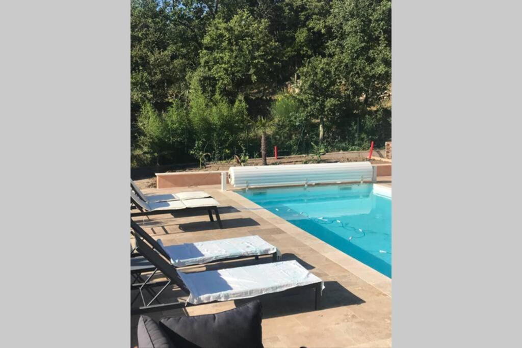Logement attenant à une villa T2 avec terrasse . Besse-sur-Issole Esterno foto