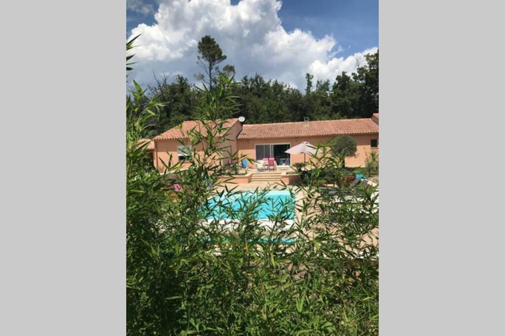 Logement attenant à une villa T2 avec terrasse . Besse-sur-Issole Esterno foto