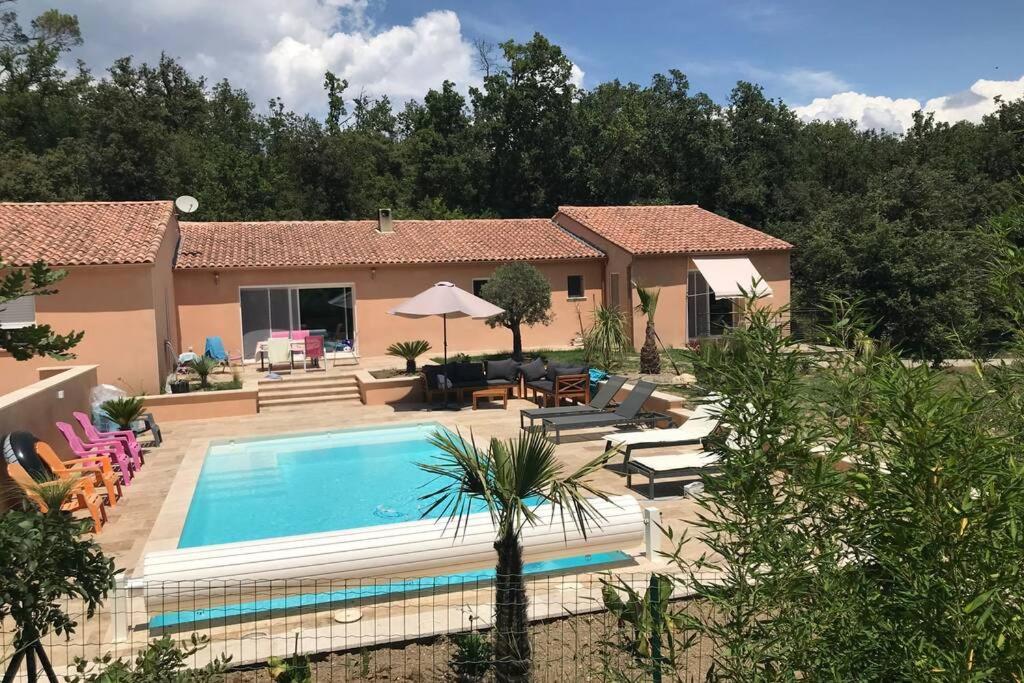 Logement attenant à une villa T2 avec terrasse . Besse-sur-Issole Esterno foto