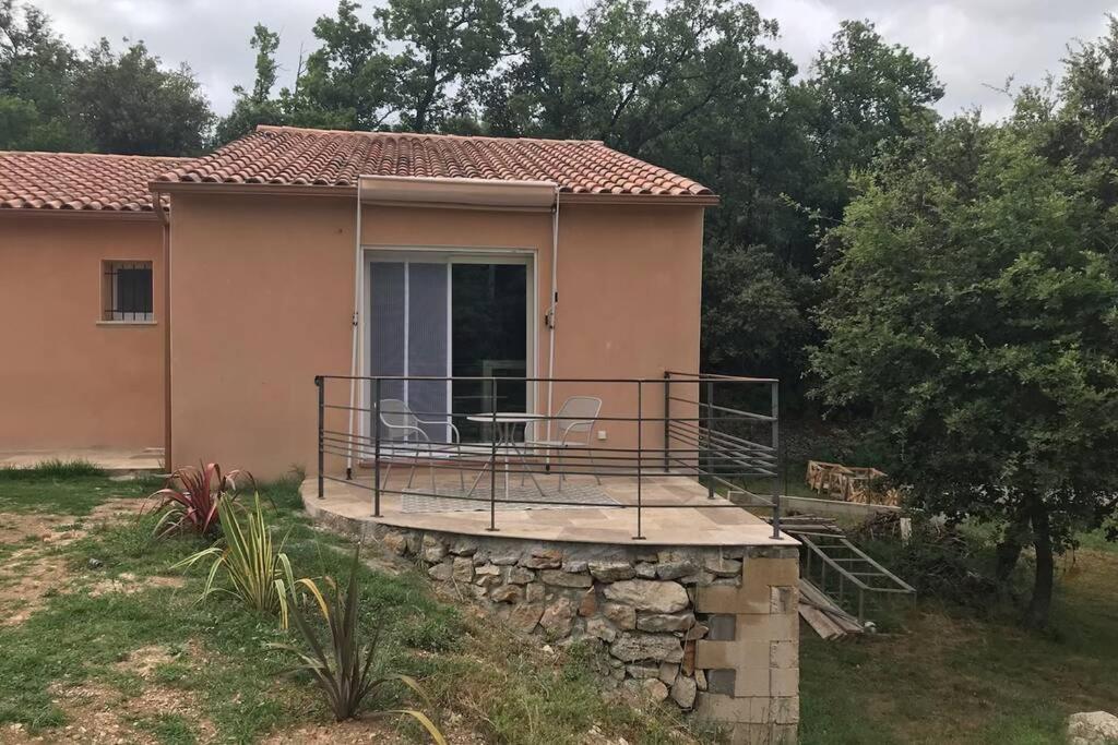 Logement attenant à une villa T2 avec terrasse . Besse-sur-Issole Esterno foto