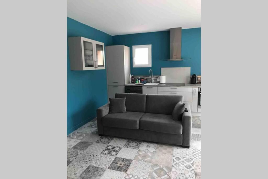 Logement attenant à une villa T2 avec terrasse . Besse-sur-Issole Esterno foto