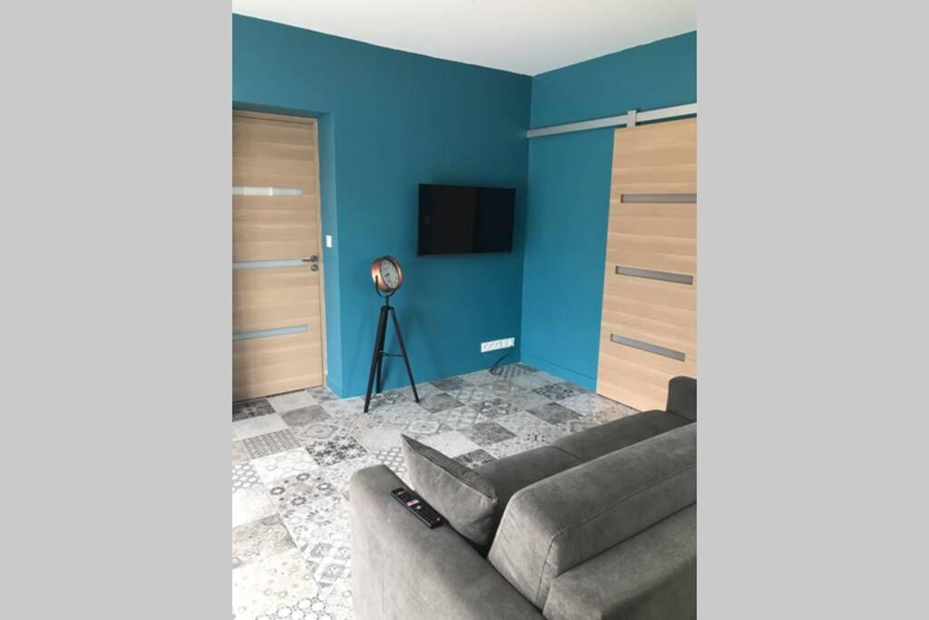 Logement attenant à une villa T2 avec terrasse . Besse-sur-Issole Esterno foto